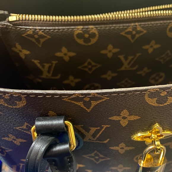 Louis Vuitton Monogram Flower Tote Bag - Picture 13 of 17